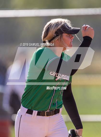 Thumbnail 3 in Skutt Catholic vs. Lincoln East photogallery.
