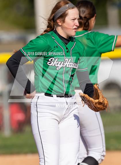 Thumbnail 2 in Skutt Catholic vs. Lincoln East photogallery.