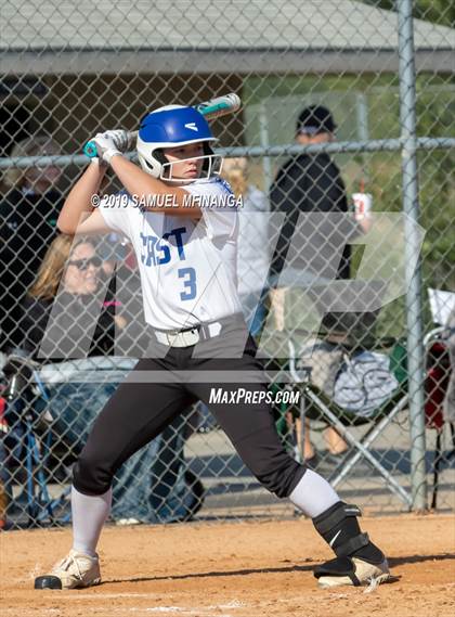 Thumbnail 2 in Skutt Catholic vs. Lincoln East photogallery.