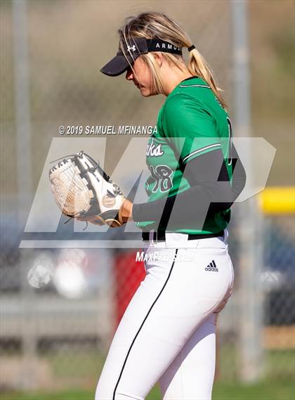 Thumbnail 1 in Skutt Catholic vs. Lincoln East photogallery.
