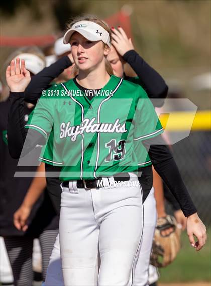 Thumbnail 3 in Skutt Catholic vs. Lincoln East photogallery.