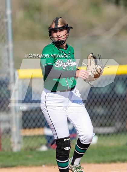 Thumbnail 3 in Skutt Catholic vs. Lincoln East photogallery.