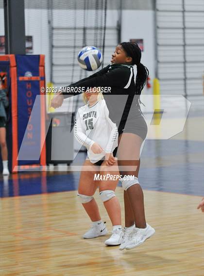 Thumbnail 3 in St. Agnes Academy vs Lutheran South Academy (FAST Private School Tournament) photogallery.