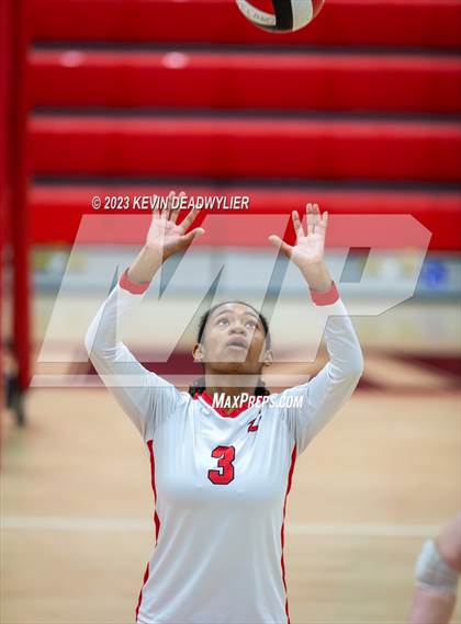 Thumbnail 3 in Mission Hills @ Cleveland (CIF State Division 4 Round 2) photogallery.