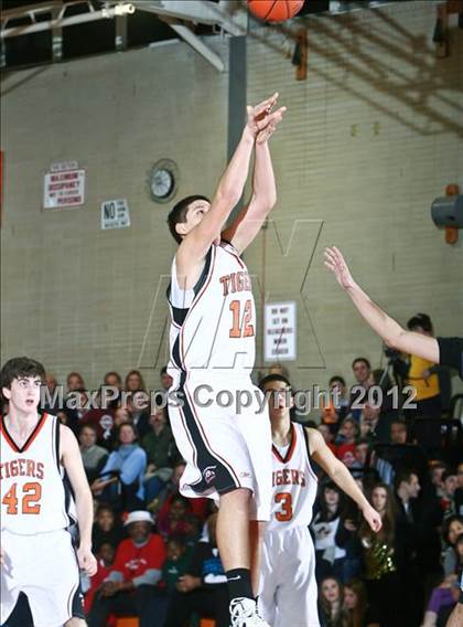 Thumbnail 3 in Rye Neck vs Mamaroneck (Mamaroneck Tiger Tournament) photogallery.