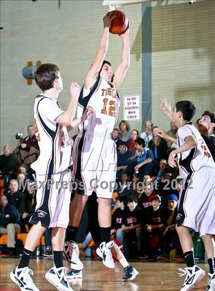 Thumbnail 2 in Rye Neck vs Mamaroneck (Mamaroneck Tiger Tournament) photogallery.