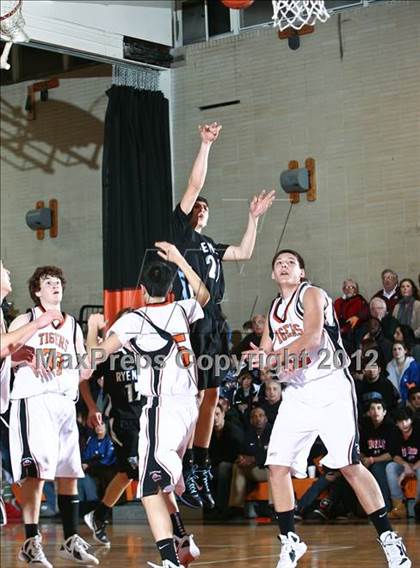 Thumbnail 2 in Rye Neck vs Mamaroneck (Mamaroneck Tiger Tournament) photogallery.