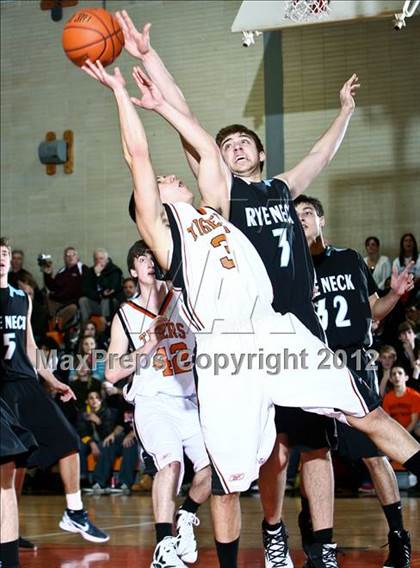 Thumbnail 3 in Rye Neck vs Mamaroneck (Mamaroneck Tiger Tournament) photogallery.