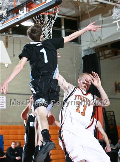 Thumbnail 2 in Rye Neck vs Mamaroneck (Mamaroneck Tiger Tournament) photogallery.