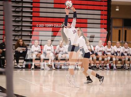 Thumbnail 3 in Herriman vs. Mountain Ridge (UHSAA 6A First Round) photogallery.