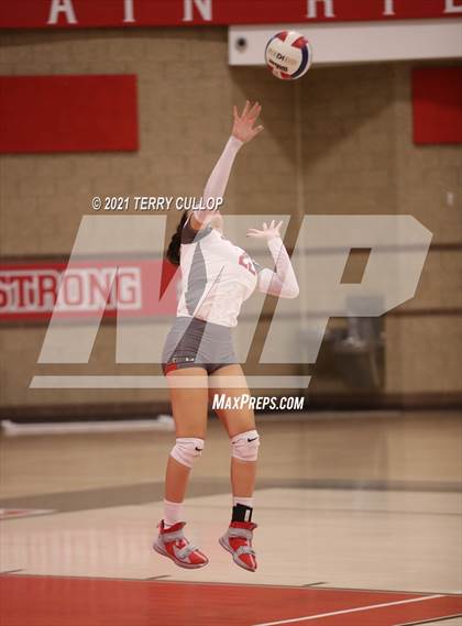 Thumbnail 3 in Herriman vs. Mountain Ridge (UHSAA 6A First Round) photogallery.