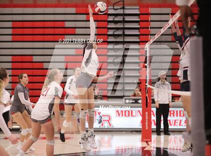 Thumbnail 3 in Herriman vs. Mountain Ridge (UHSAA 6A First Round) photogallery.