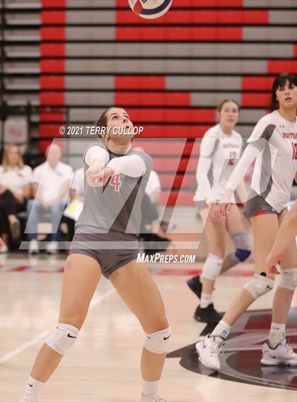 Thumbnail 3 in Herriman vs. Mountain Ridge (UHSAA 6A First Round) photogallery.