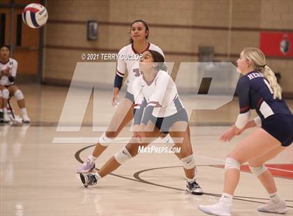 Thumbnail 2 in Herriman vs. Mountain Ridge (UHSAA 6A First Round) photogallery.