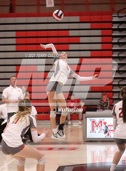 Thumbnail 3 in Herriman vs. Mountain Ridge (UHSAA 6A First Round) photogallery.