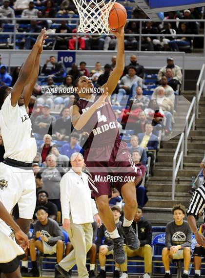 Thumbnail 2 in Breaux Bridge vs. Leesville (LHSAA 4A Semifinal) photogallery.