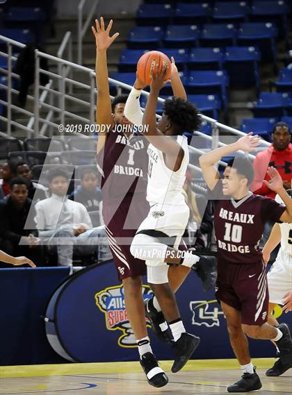 Thumbnail 3 in Breaux Bridge vs. Leesville (LHSAA 4A Semifinal) photogallery.