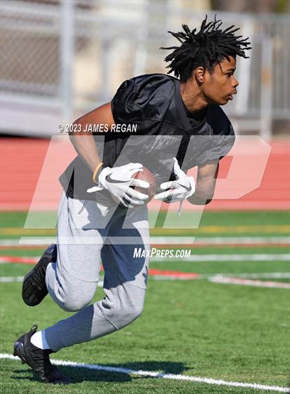 Thumbnail 2 in Menlo-Atherton @ Hillsdale (7v7 scrimmage) photogallery.