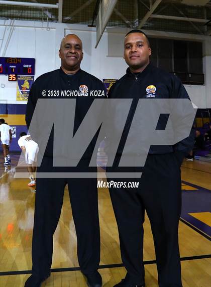 Thumbnail 2 in Warren vs. Lynwood photogallery.