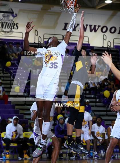 Thumbnail 1 in Warren vs. Lynwood photogallery.
