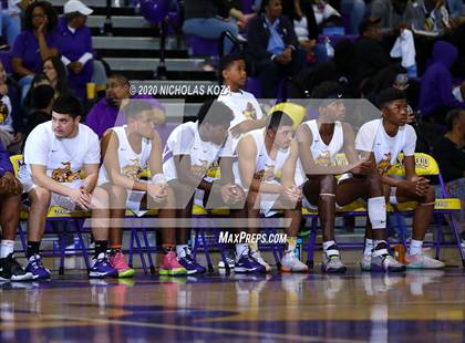 Thumbnail 1 in Warren vs. Lynwood photogallery.