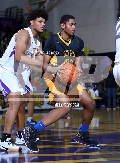 Thumbnail 1 in Warren vs. Lynwood photogallery.