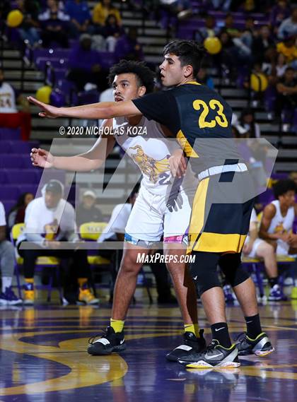 Thumbnail 2 in Warren vs. Lynwood photogallery.