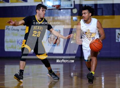 Thumbnail 2 in Warren vs. Lynwood photogallery.