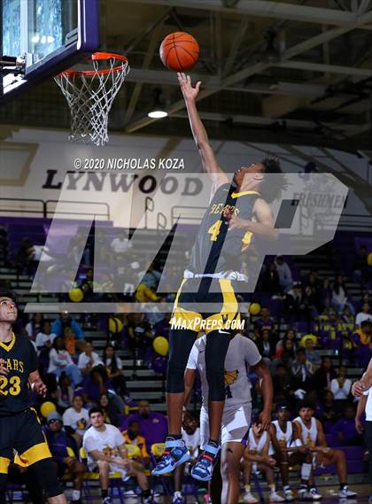 Thumbnail 3 in Warren vs. Lynwood photogallery.