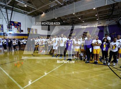 Thumbnail 2 in Warren vs. Lynwood photogallery.