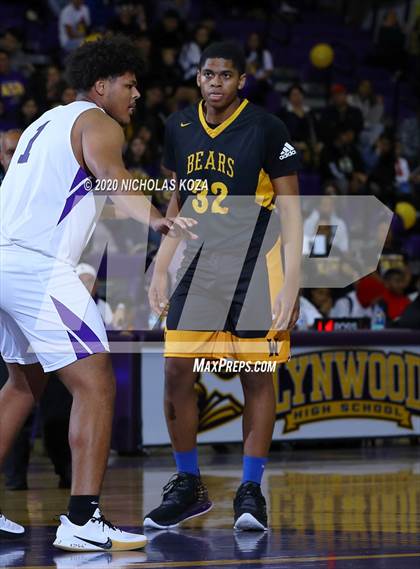 Thumbnail 1 in Warren vs. Lynwood photogallery.