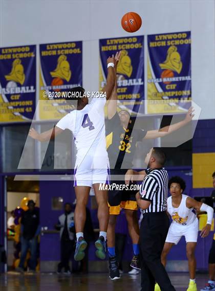 Thumbnail 3 in Warren vs. Lynwood photogallery.