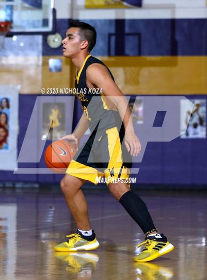 Thumbnail 2 in Warren vs. Lynwood photogallery.