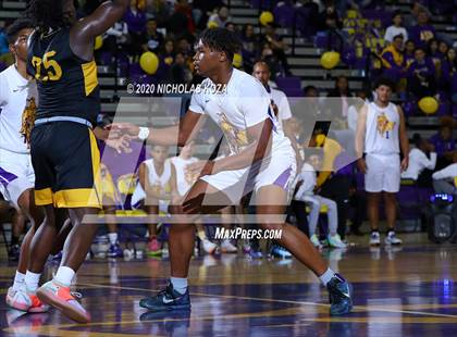 Thumbnail 2 in Warren vs. Lynwood photogallery.