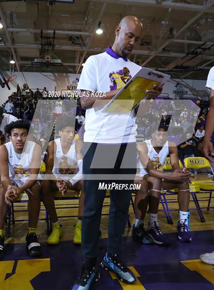 Thumbnail 2 in Warren vs. Lynwood photogallery.