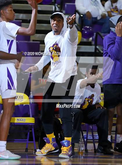 Thumbnail 1 in Warren vs. Lynwood photogallery.