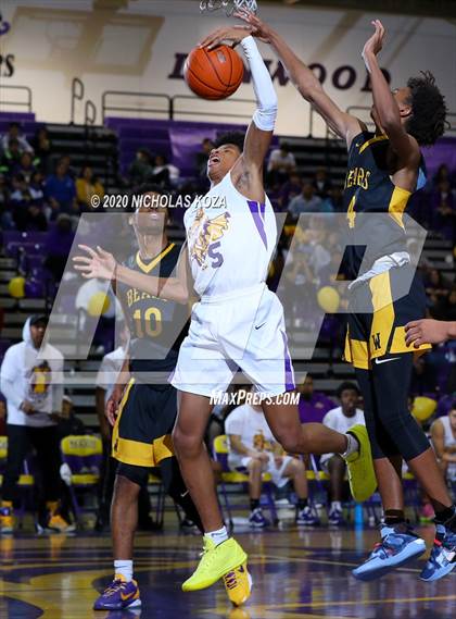 Thumbnail 1 in Warren vs. Lynwood photogallery.
