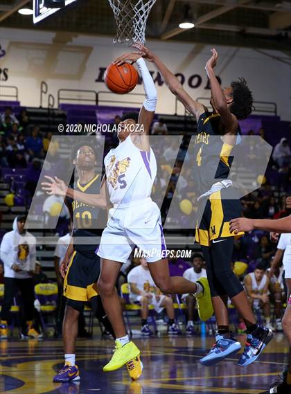 Thumbnail 3 in Warren vs. Lynwood photogallery.