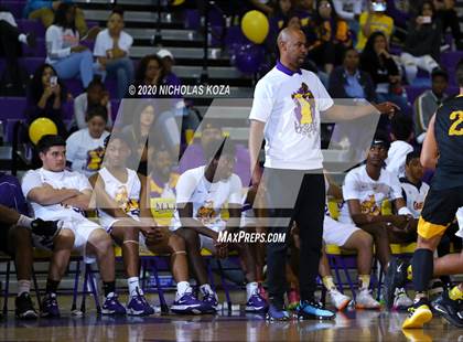 Thumbnail 3 in Warren vs. Lynwood photogallery.