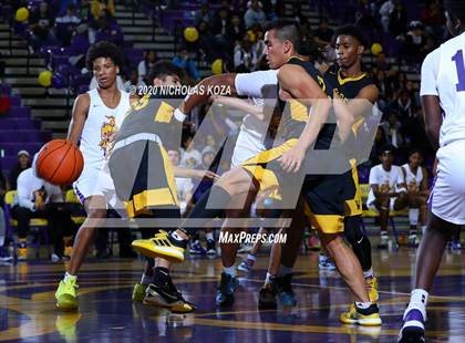 Thumbnail 3 in Warren vs. Lynwood photogallery.