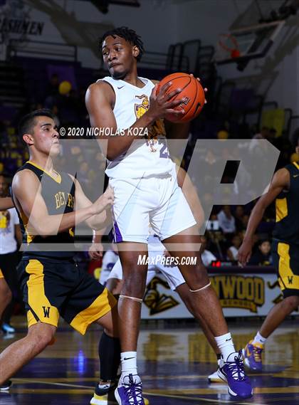 Thumbnail 2 in Warren vs. Lynwood photogallery.