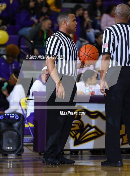 Thumbnail 2 in Warren vs. Lynwood photogallery.
