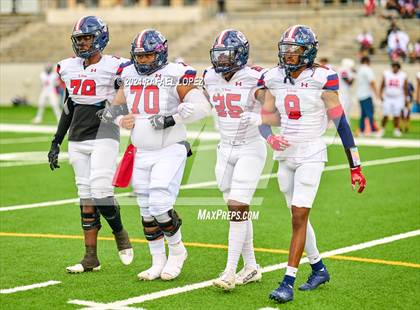 Thumbnail 3 in Cypress Springs vs. Tomball (UIL 6A D2 Football Bi-District) photogallery.