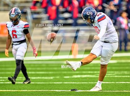 Thumbnail 3 in Cypress Springs vs. Tomball (UIL 6A D2 Football Bi-District) photogallery.
