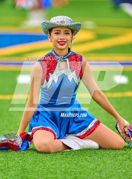 Thumbnail 1 in Cypress Springs vs. Tomball (UIL 6A D2 Football Bi-District) photogallery.