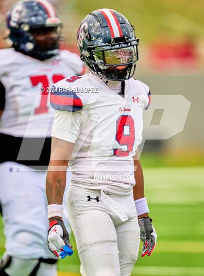 Thumbnail 2 in Cypress Springs vs. Tomball (UIL 6A D2 Football Bi-District) photogallery.