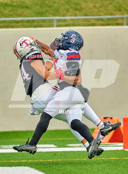 Thumbnail 1 in Cypress Springs vs. Tomball (UIL 6A D2 Football Bi-District) photogallery.