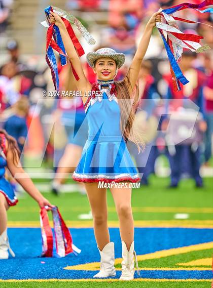 Thumbnail 3 in Cypress Springs vs. Tomball (UIL 6A D2 Football Bi-District) photogallery.