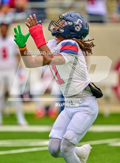 Thumbnail 1 in Cypress Springs vs. Tomball (UIL 6A D2 Football Bi-District) photogallery.