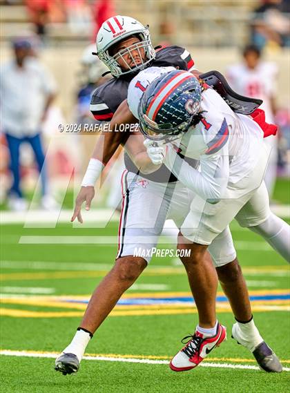 Thumbnail 3 in Cypress Springs vs. Tomball (UIL 6A D2 Football Bi-District) photogallery.